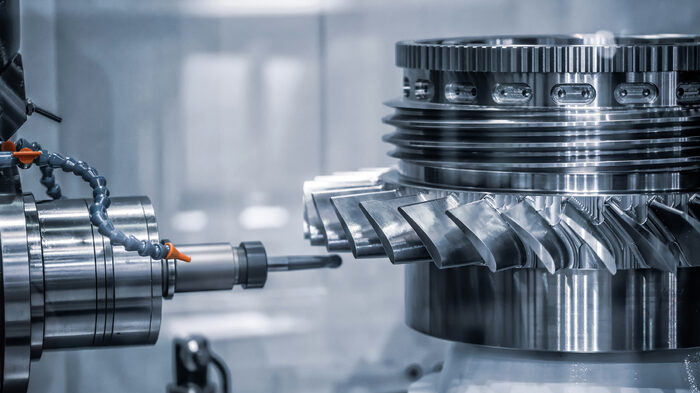 Высокоточная обработка металлической детали на CNC станке